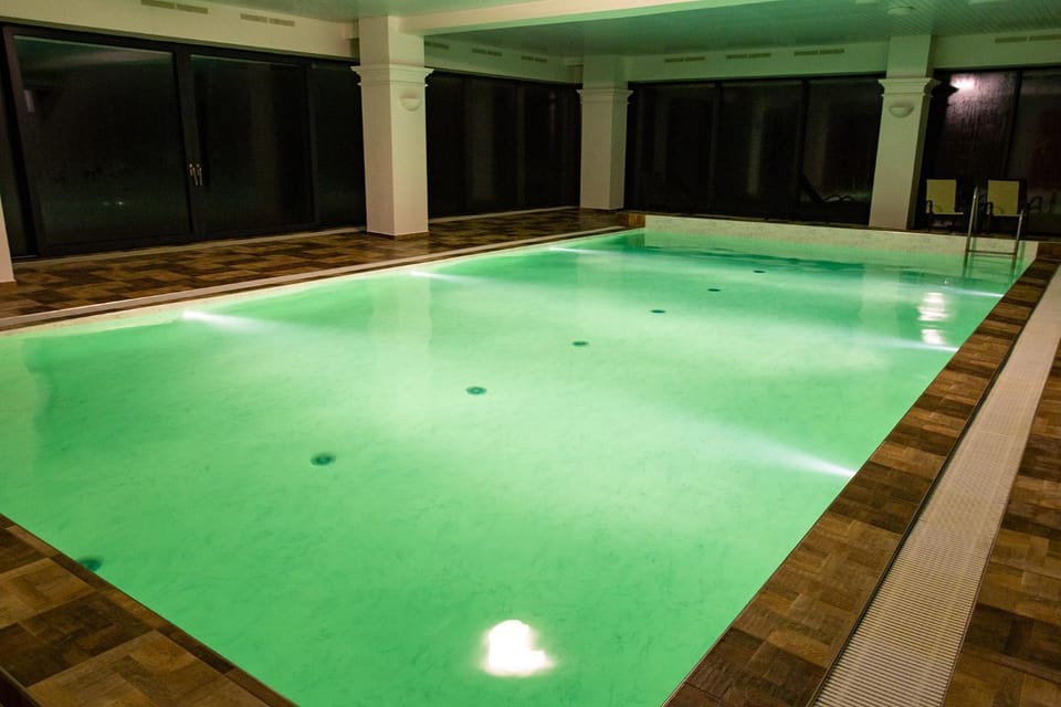 Swimming pool, Swimming pool