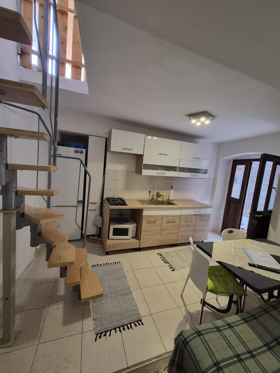 Dining area, kitchen