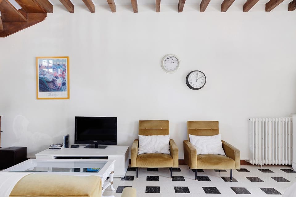 Property building, Living room