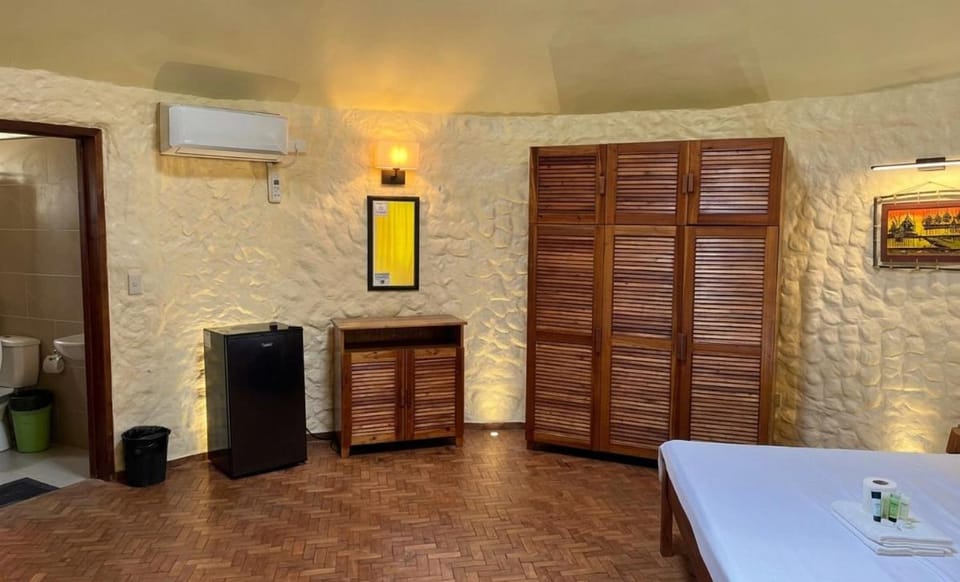 Bed, Bedroom, wardrobe, air conditioner
