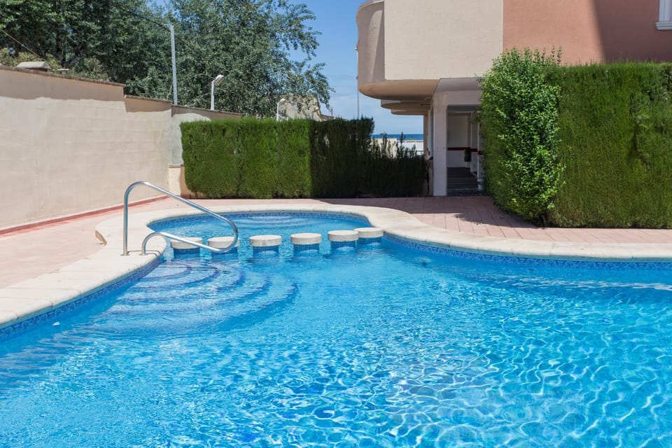 Swimming pool, Swimming pool
