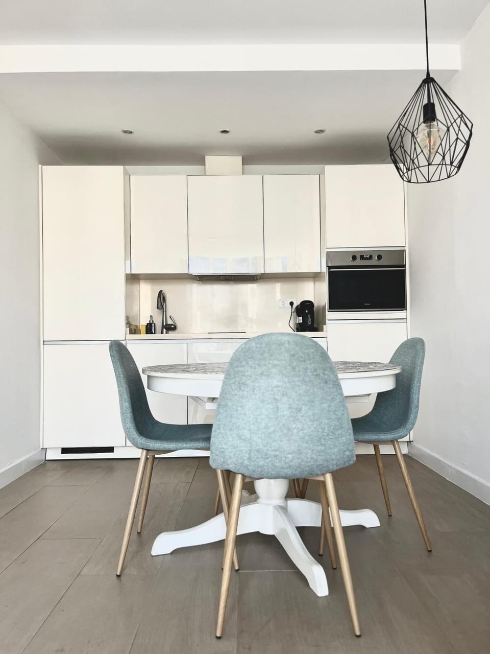 Kitchen or kitchenette, Seating area, Dining area