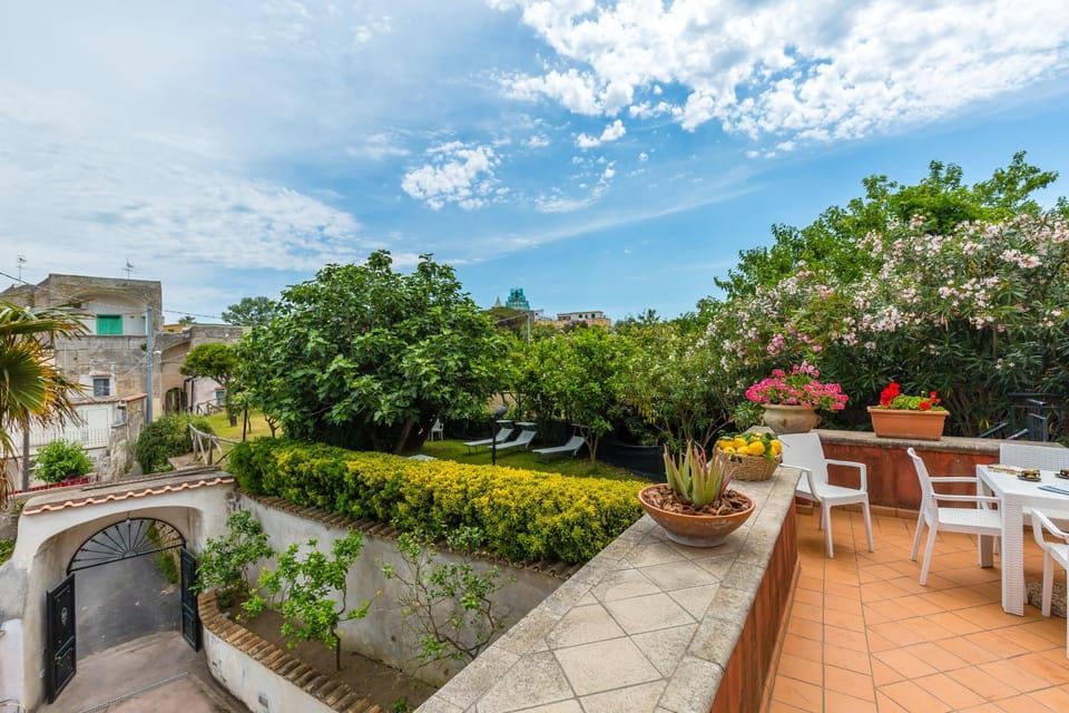 Balcony/Terrace, Quiet street view