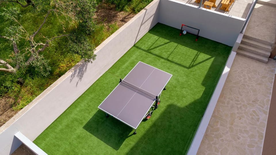Patio, Day, Table tennis