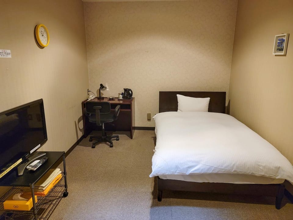 Photo of the whole room, Bedroom
