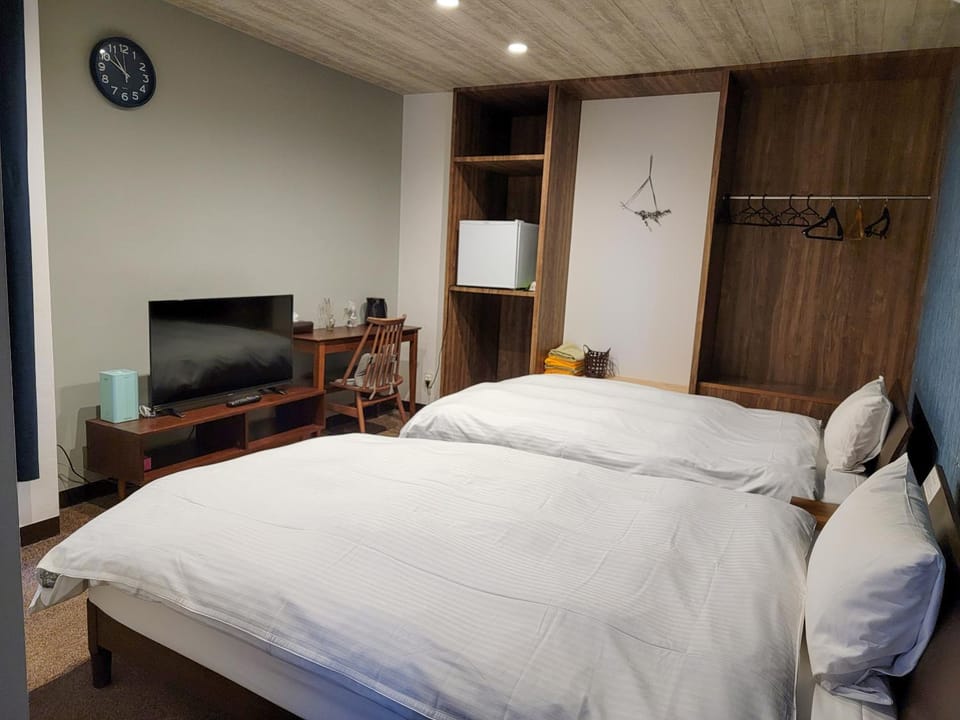 Photo of the whole room, Bedroom