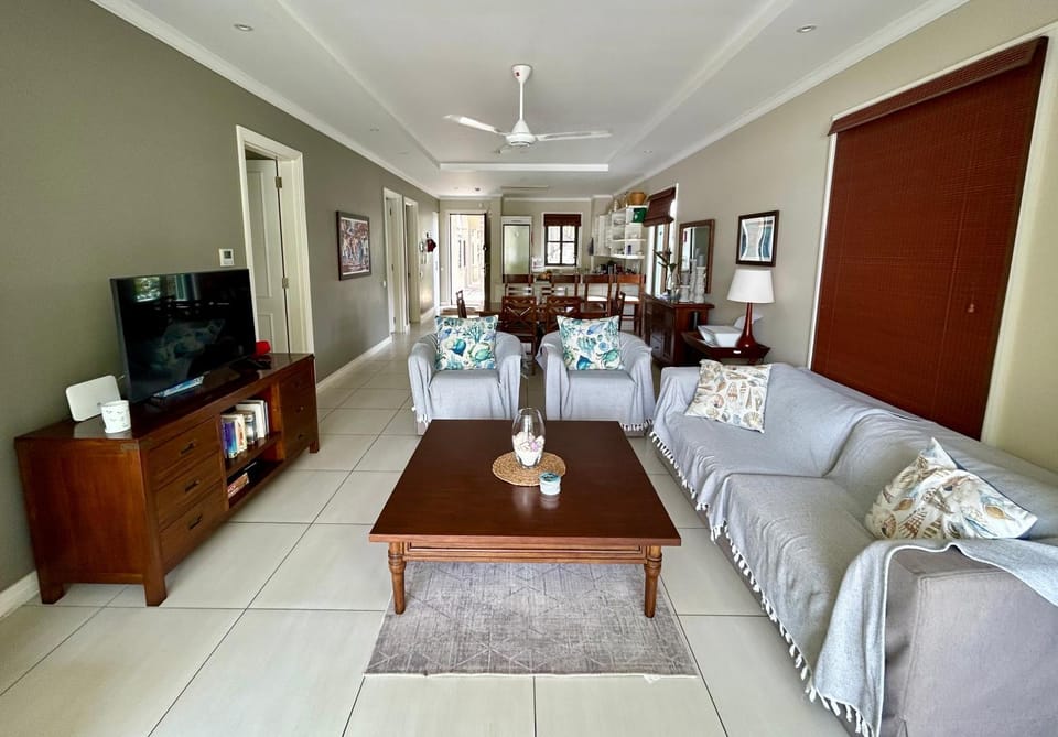 TV and multimedia, Living room, Photo of the whole room, Seating area