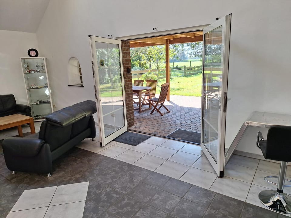 Facade/entrance, Living room, Garden view, Sunrise, Sunset