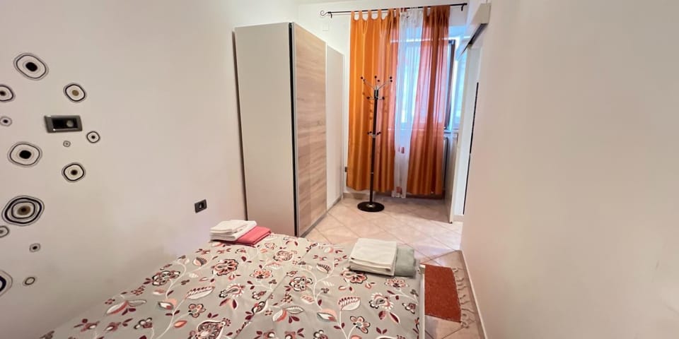 Bed, Bedroom, towels, wardrobe