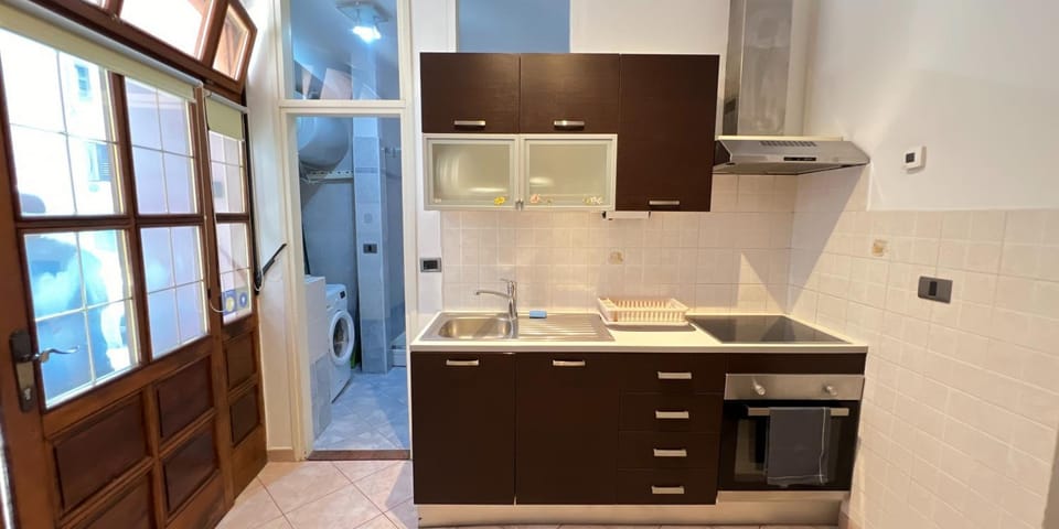 Kitchen or kitchenette, oven, stove