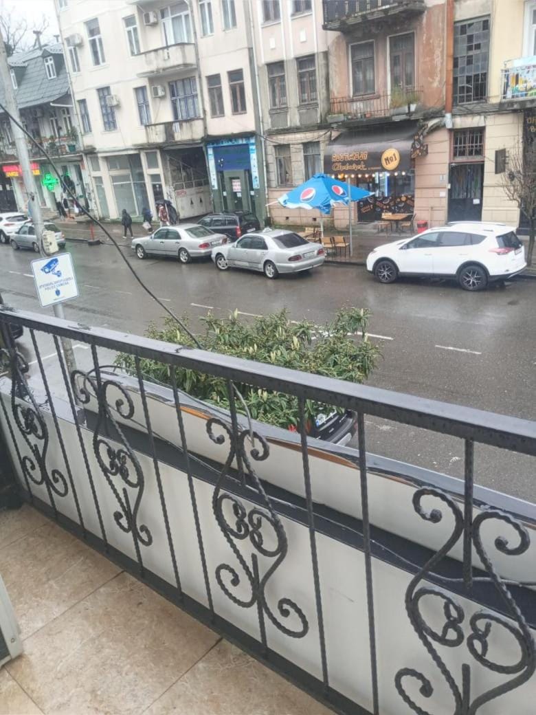 Neighbourhood, City view, Street view, Location, Parking