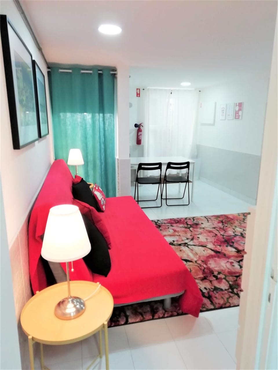 Bed, Living room