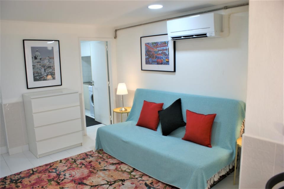 Bed, Living room, Decorative detail