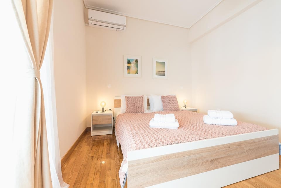 Bed, Bedroom, towels, air conditioner