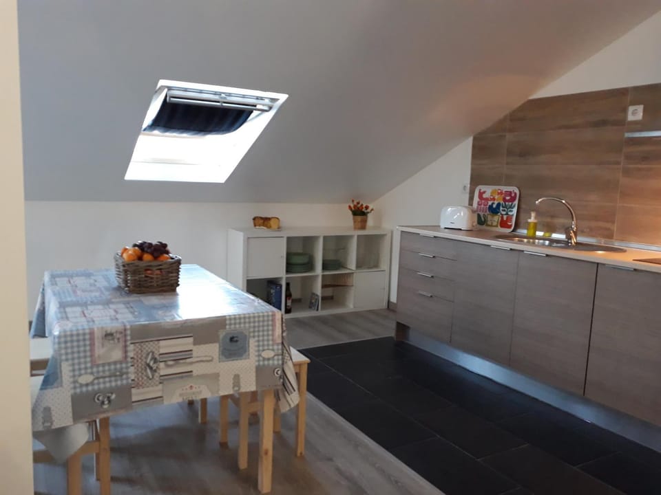 Kitchen or kitchenette, Seating area, Dining area, stove