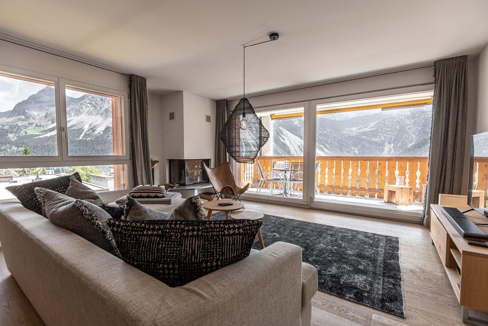 View (from property/room), Balcony/Terrace, Living room, Mountain view