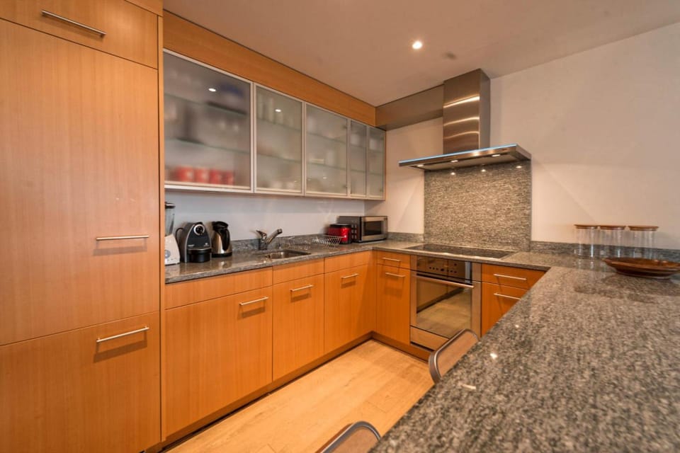 Dining area, kitchen