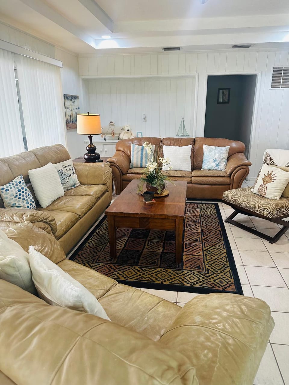 Living room, Seating area