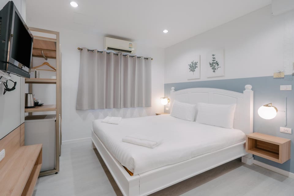 Baan Sutra Guesthouse Bed and Breakfast in Wichit