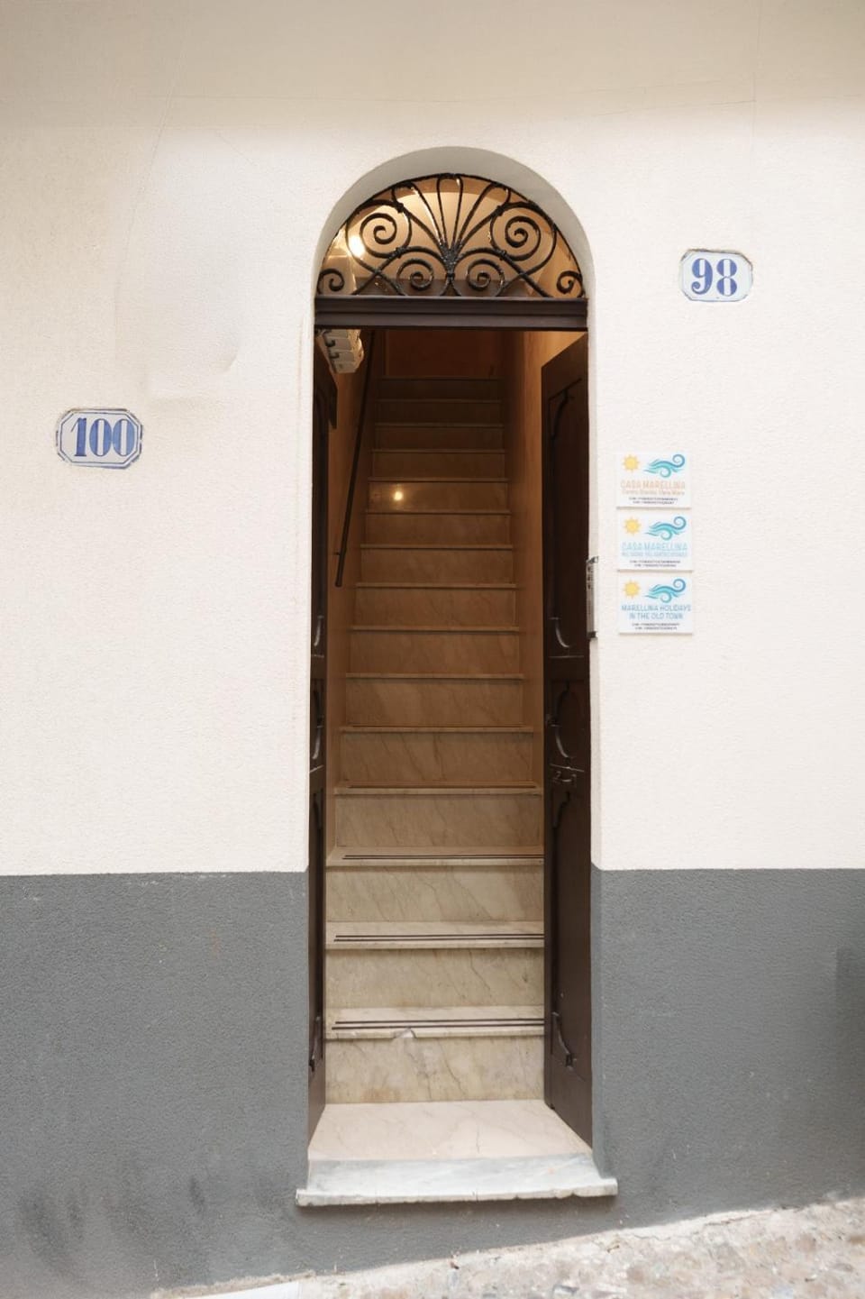 Facade/entrance