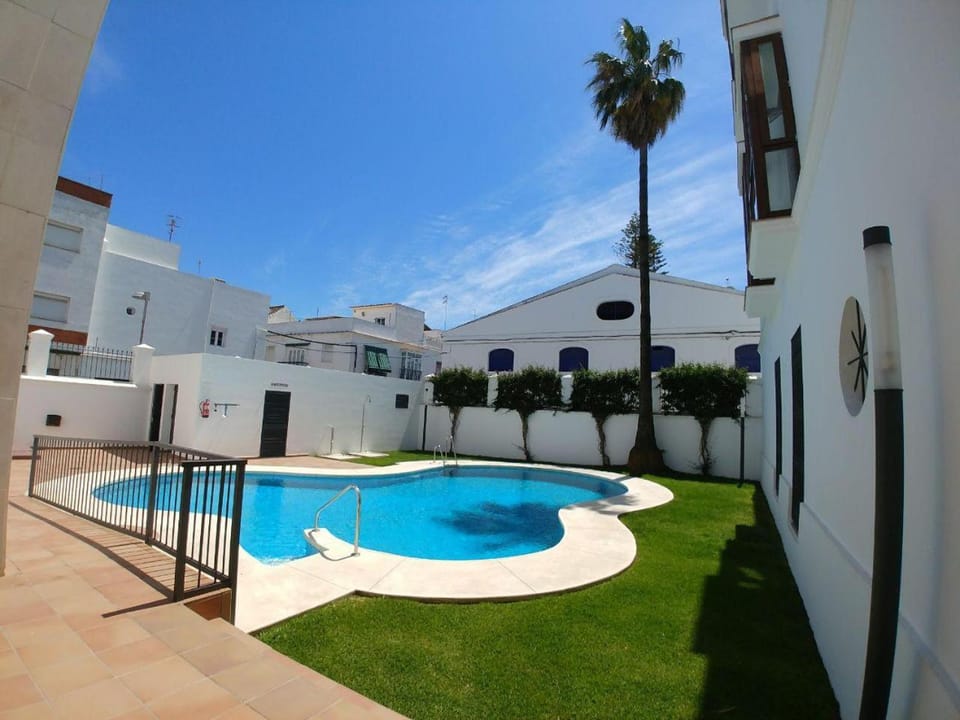 Swimming pool, Swimming pool