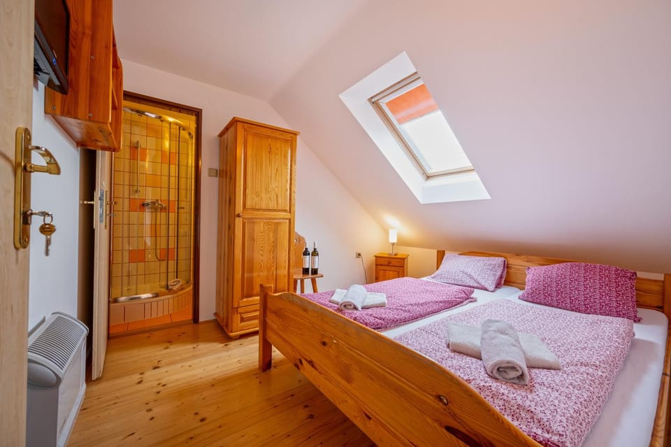 Bed, Photo of the whole room, Bedroom, bunk bed