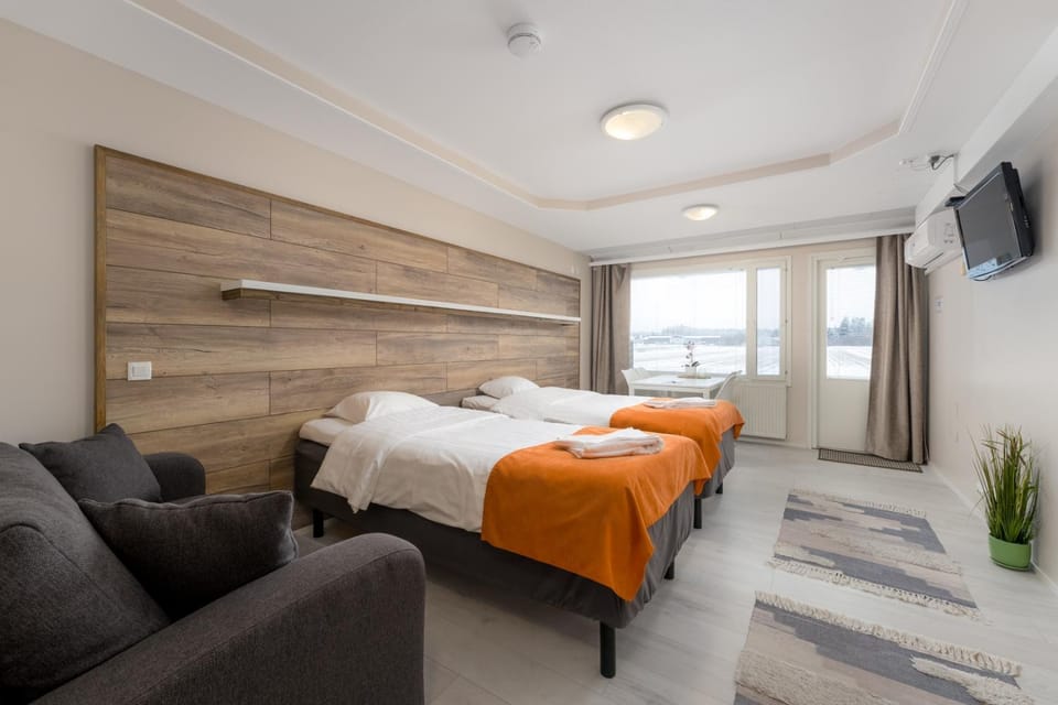 Bed, TV and multimedia, Photo of the whole room, Bedroom, towels
