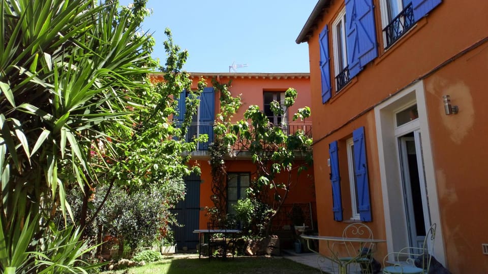 Facade/entrance, Balcony/Terrace