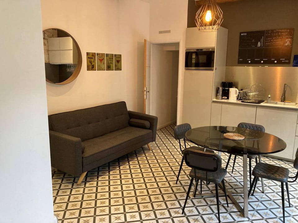 Property building, Kitchen or kitchenette, Dinner