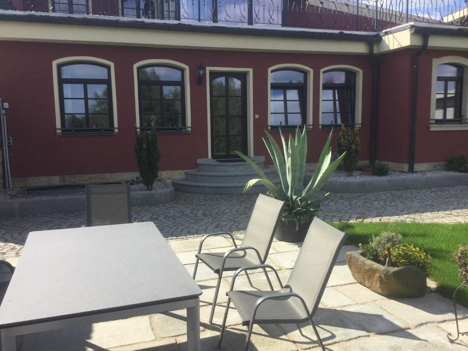Patio, BBQ facilities, Garden, Balcony/Terrace, Dining area