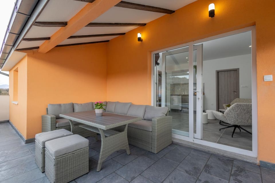 Property building, Seating area