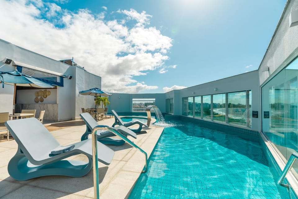 Patio, Day, Natural landscape, Swimming pool, sunbed