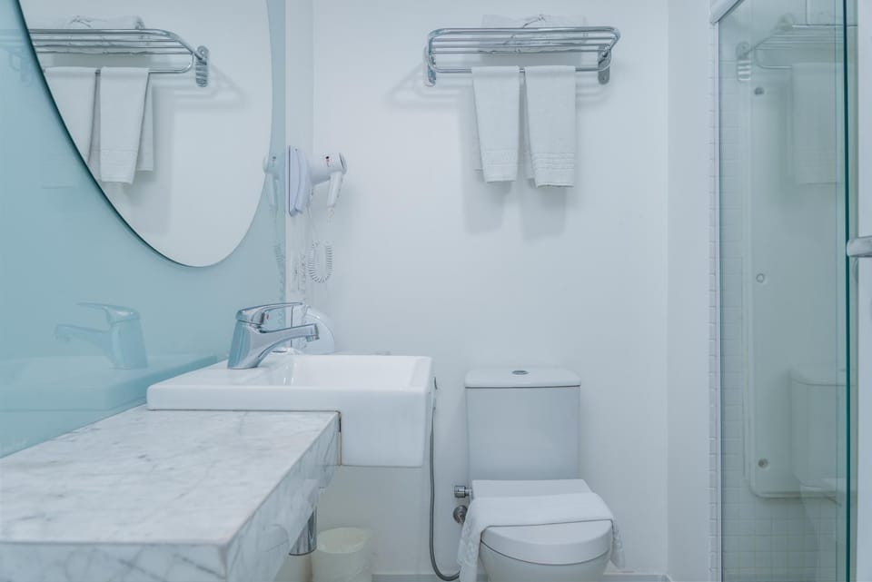Bathroom, towels