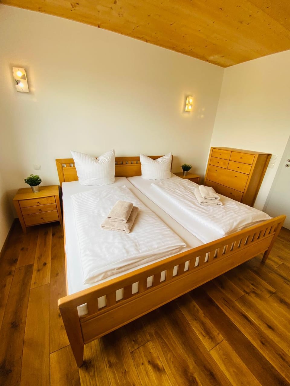 Bed, Photo of the whole room, Bedroom, towels