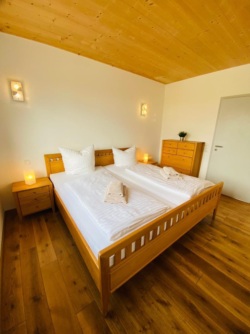 Bed, Photo of the whole room, Bedroom, towels