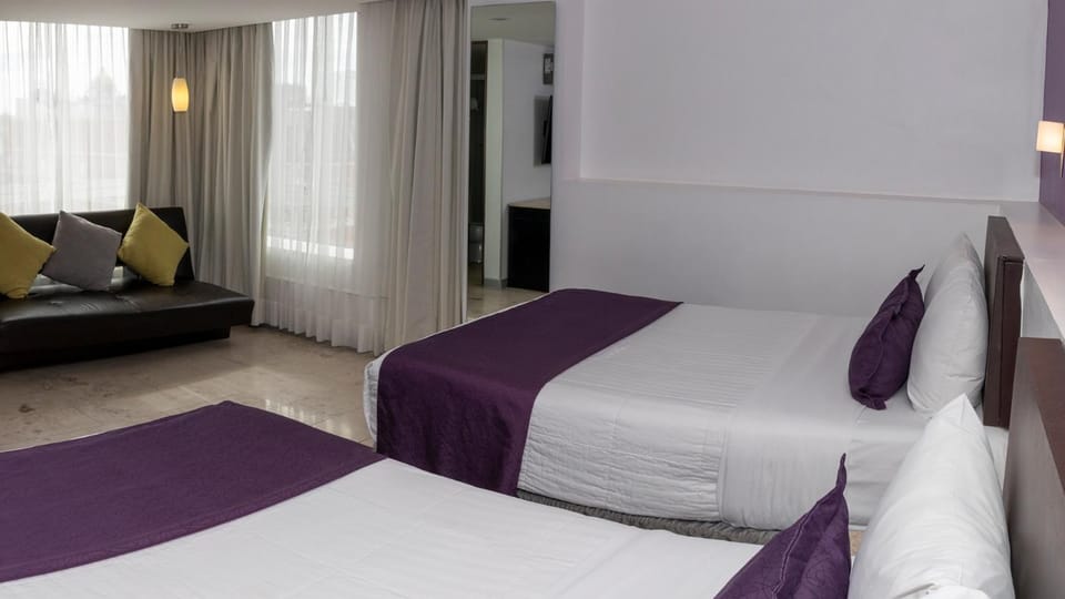 Bed, Living room, Photo of the whole room, Seating area, Bedroom