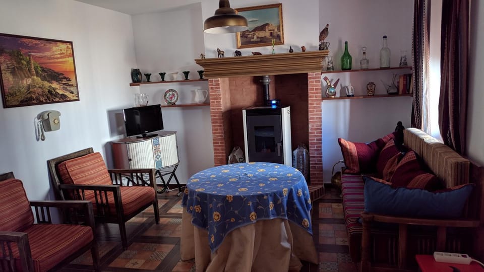 Communal lounge/ TV room, TV and multimedia, Living room, Lounge or bar, Dining area
