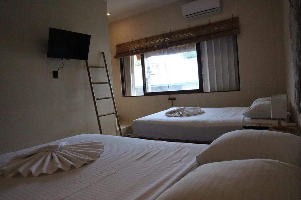 Bed, TV and multimedia, Photo of the whole room, towels, air conditioner