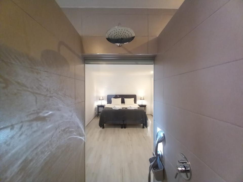 Shower, Bedroom