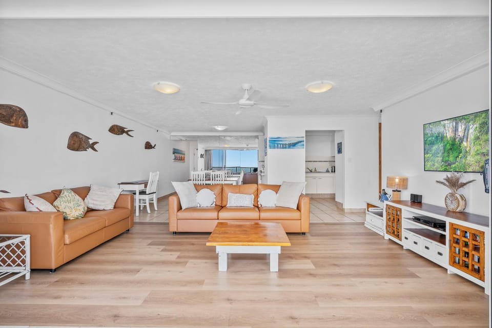 Living room, Seating area, Evening entertainment