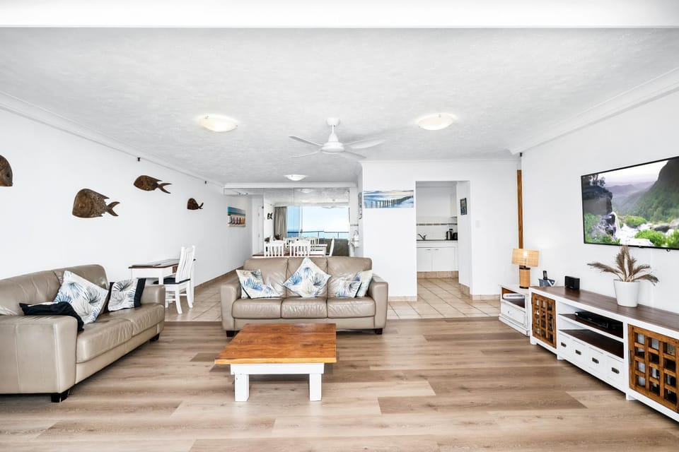 Communal lounge/ TV room, TV and multimedia, Kitchen or kitchenette, Living room, Seating area, Dining area