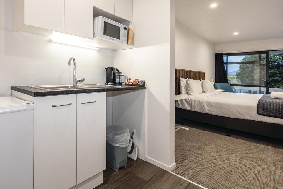 Bed, Kitchen or kitchenette, Bedroom