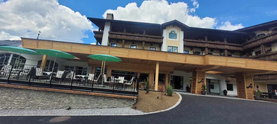 Property building, Balcony/Terrace