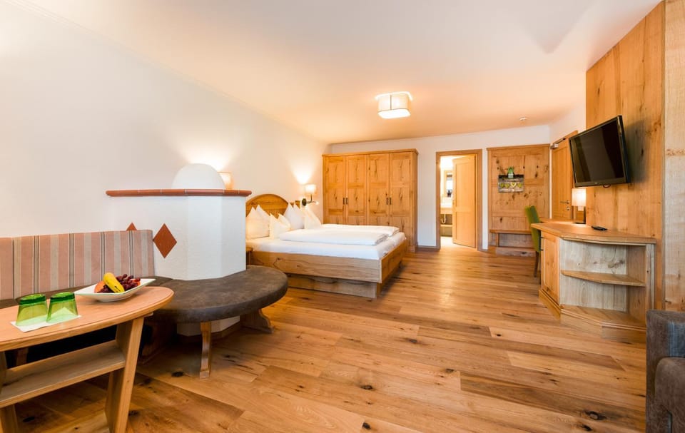 Bed, Living room, Photo of the whole room, Bedroom
