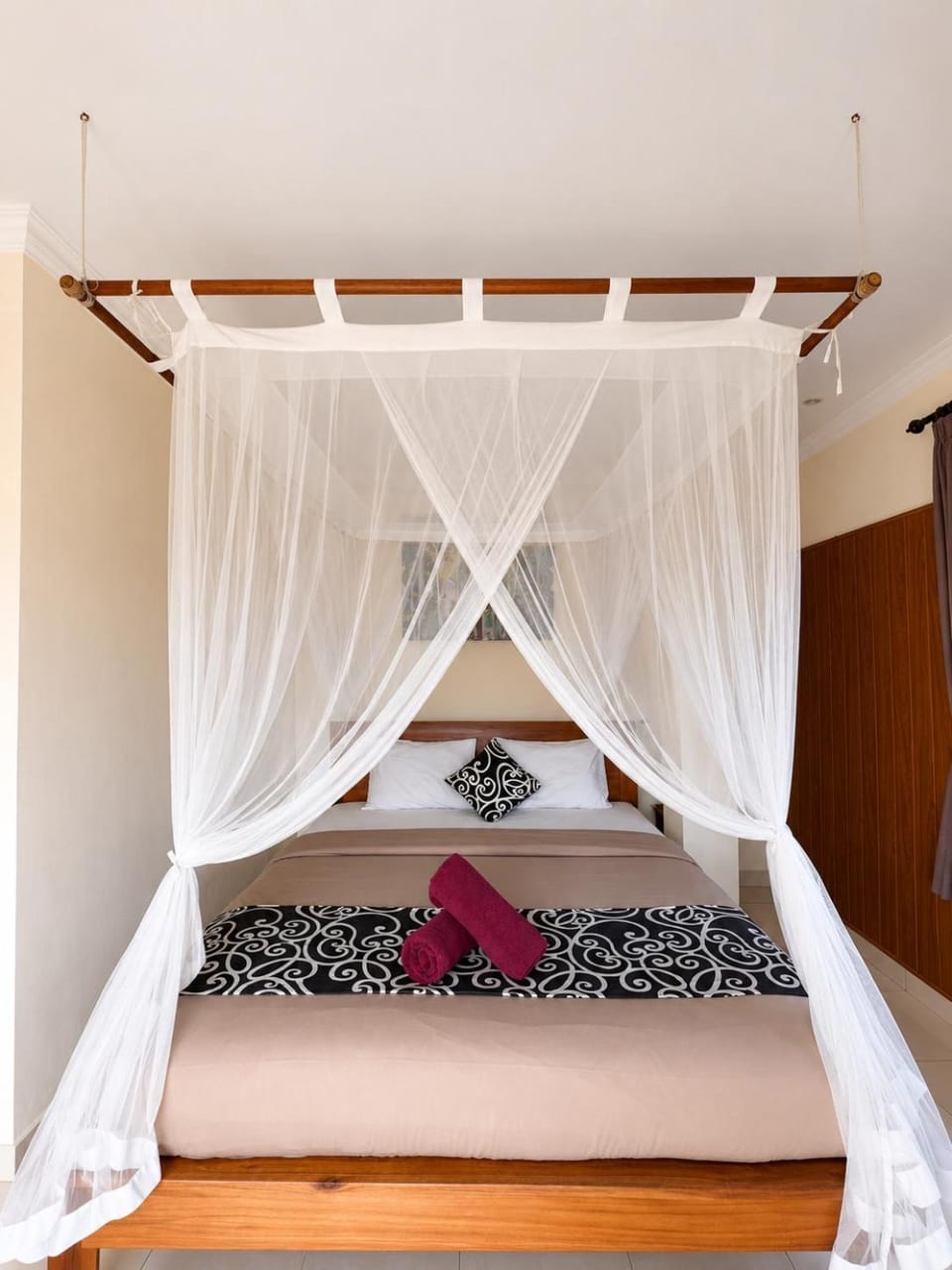 Bed, Photo of the whole room, Bedroom