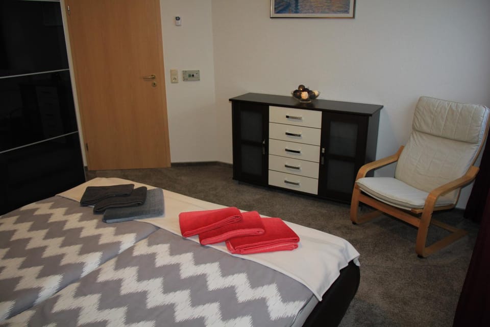 Bed, Photo of the whole room, Decorative detail, Bedroom