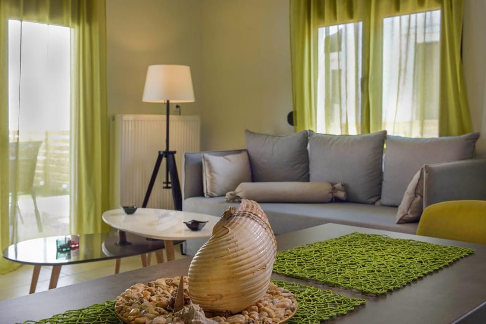 Living room, Photo of the whole room, Seating area, Dining area