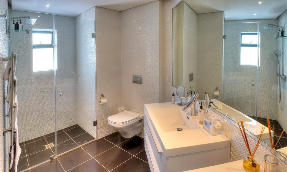 Natural landscape, Bathroom, Coffee/tea facilities, Balcony/Terrace, Animals, Bedroom