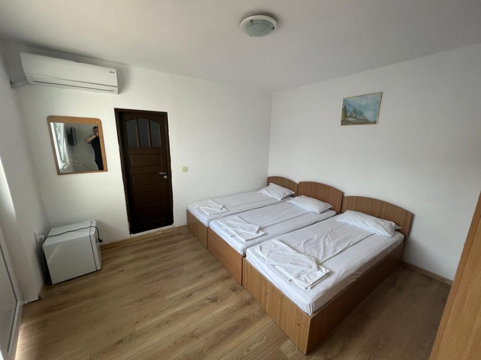 Bed, Photo of the whole room, Bedroom, towels, air conditioner