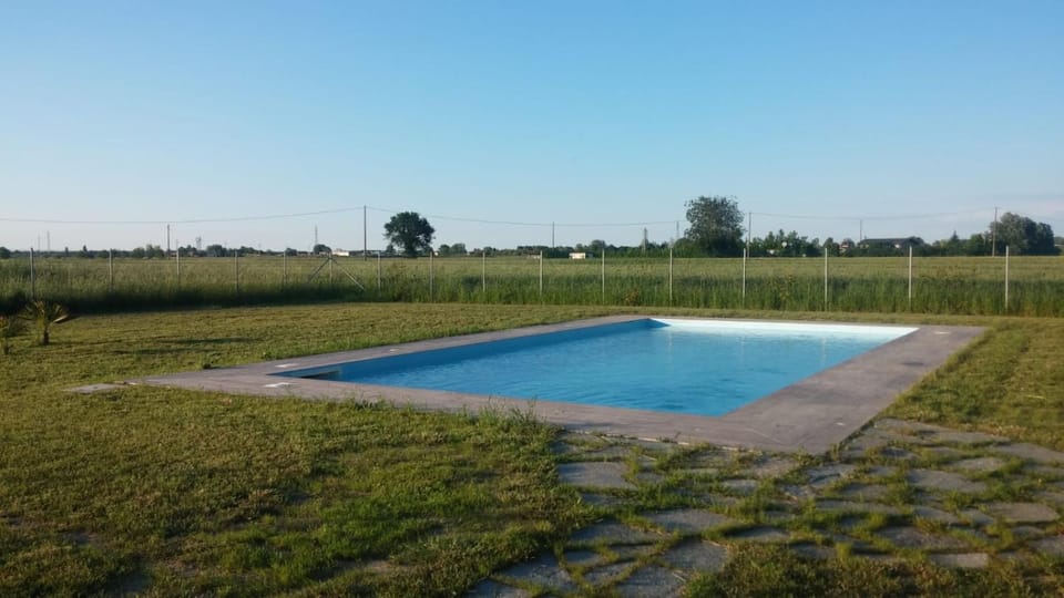 Swimming pool, Swimming pool